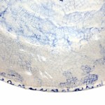 Błękitna umywalka z wzorem